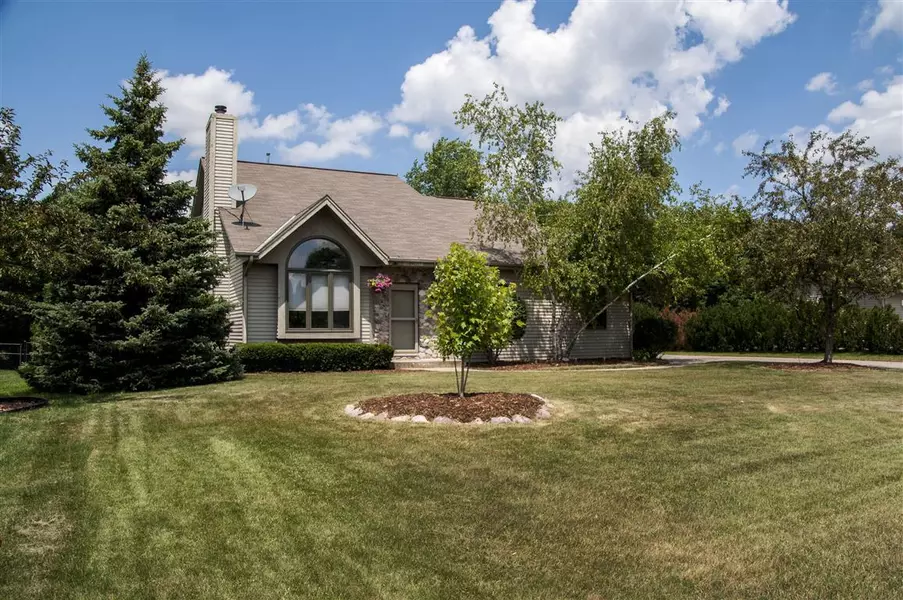 N28W22336 Foxwood Ln, Pewaukee, WI 53186