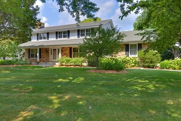 15200 Red Fox Ln, Elm Grove, WI 53122