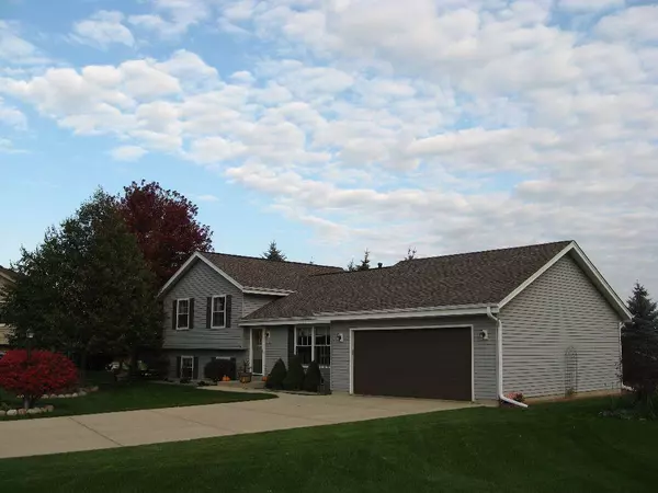 N50W14046 Camelot Ct, Menomonee Falls, WI 53051