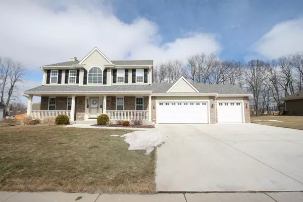 3834 E Green Meadows Dr, Oak Creek, WI 53154