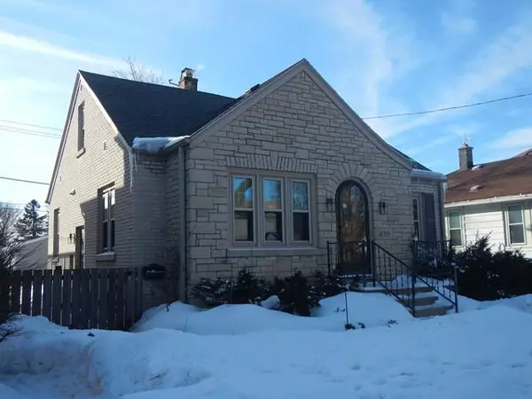 4019 S Kansas Ave, Saint Francis, WI 53235