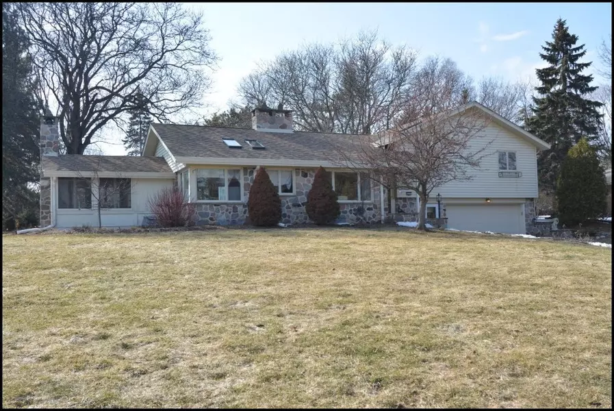 3305 Hidden Hills Dr, Brookfield, WI 53005