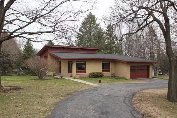 1309 Main St, Delafield, WI 53018