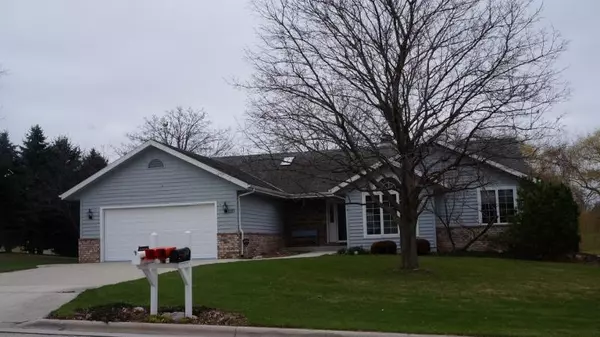 220 Plaza Ln, Plymouth, WI 53073