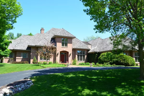 11410 N Canterbury Dr, Mequon, WI 53092