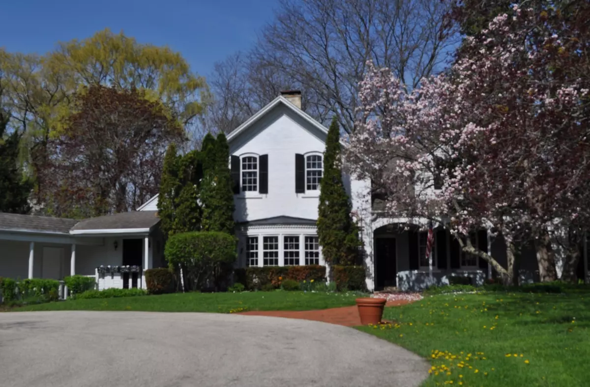 Mequon, WI 53092,3800 W Grace Ave