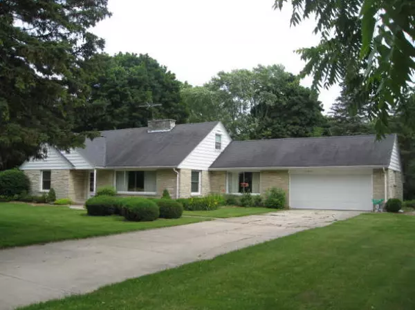 13635 Oak Hill Ln, Brookfield, WI 53005