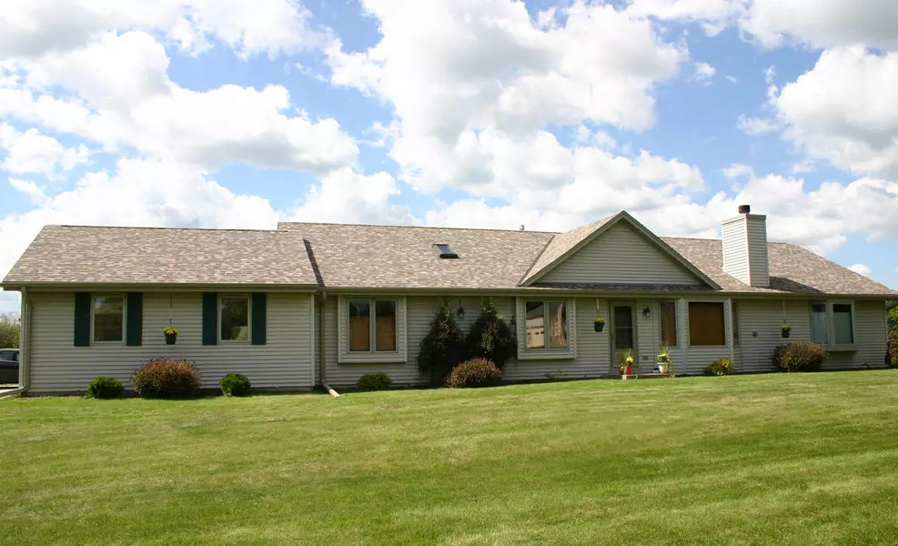 W208S8369 Hillendale Dr, Muskego, WI 53150