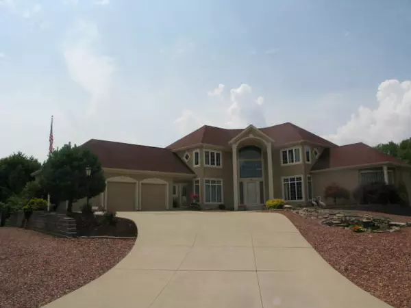 313 W Summerhill Pl, Oak Creek, WI 53154