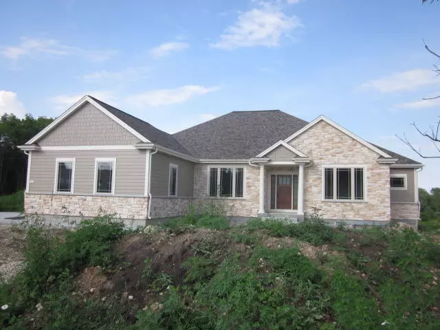 7216 W River Birch Dr, Mequon, WI 53092