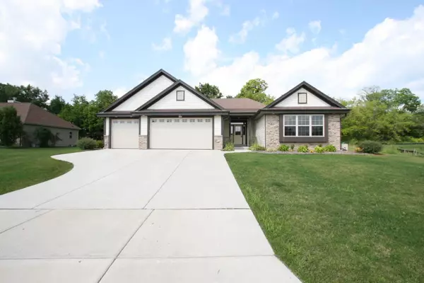 3920 E Green Meadows Ct, Oak Creek, WI 53154