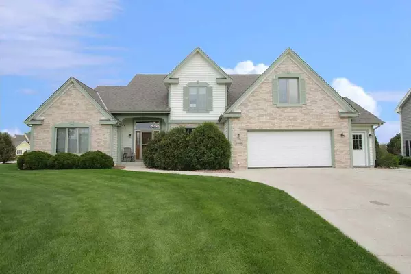 13600 W Eagle Trce, New Berlin, WI 53151