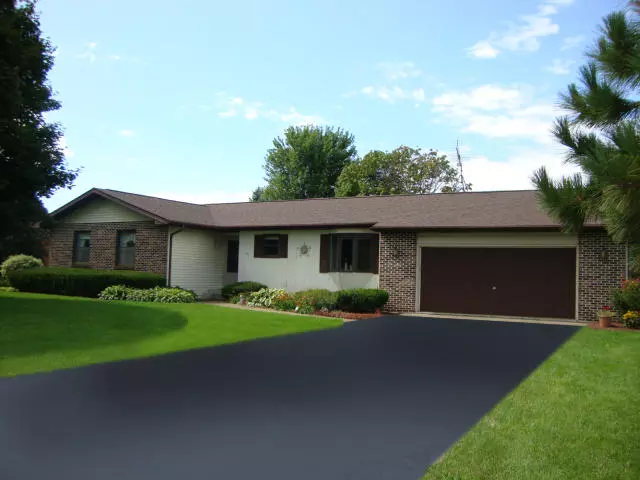 W4826 Overlook Dr, Lafayette, WI 53121