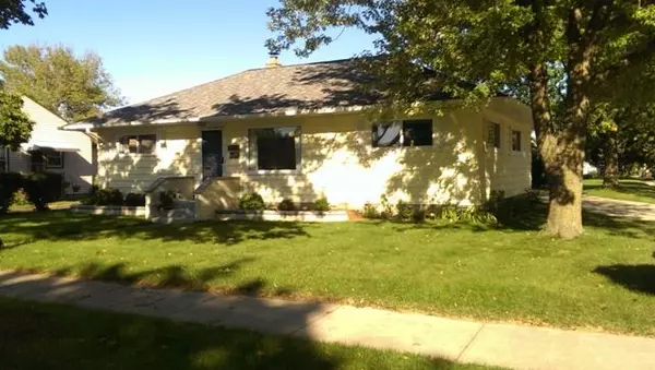 4122 S Shannon Ave, Saint Francis, WI 53235