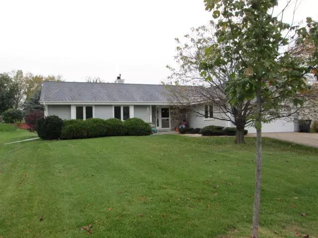 7826 S Stonebrook Ct, Franklin, WI 53132