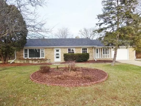 Mequon, WI 53092,5310 W Hillcrest Dr