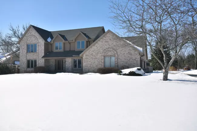 4455 S Sommerset Dr, New Berlin, WI 53151