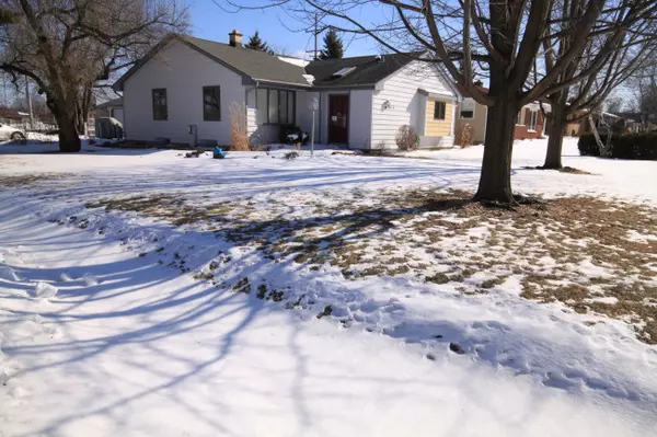 8212 N 61st St, Brown Deer, WI 53223