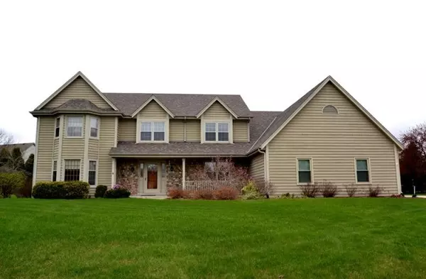 9661 S Fox Run, Oak Creek, WI 53154