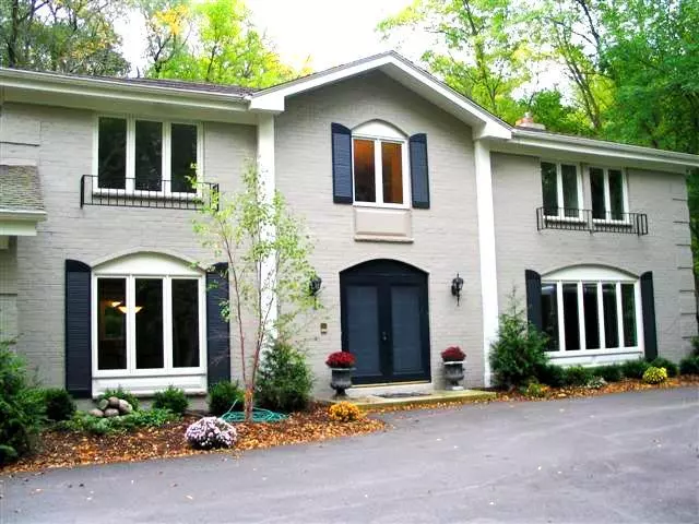 Mequon, WI 53092,10928 N Lake Shore Dr