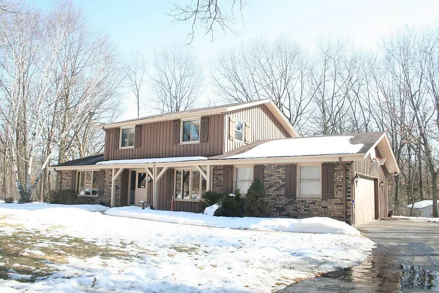 N11W27475 Wildwood Ln, Pewaukee, WI 53188