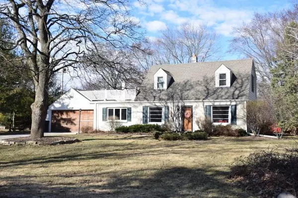 585 Rosedale Dr, Elm Grove, WI 53122