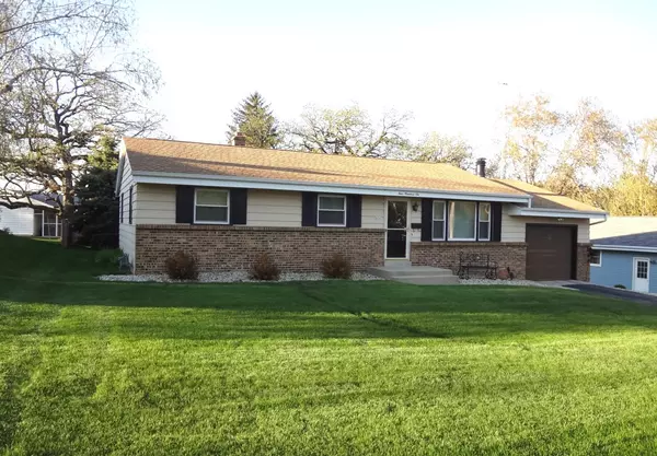 Fort Atkinson, WI 53538,406 W Hilltop Trl