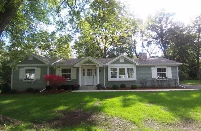 445 Forest Dr, Fontana, WI 53125