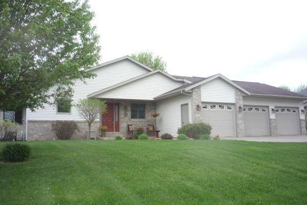 W7783 Country Ave, Holland, WI 54636