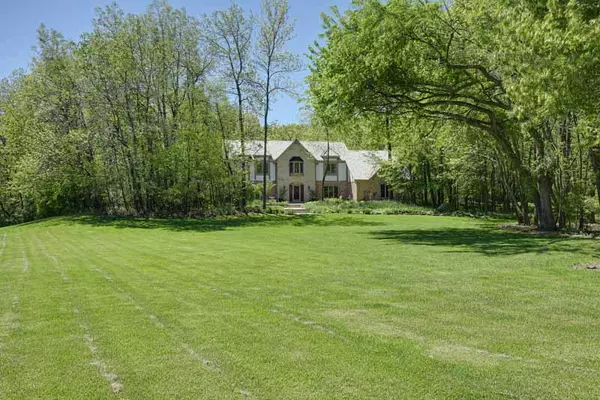 Delafield, WI 53188,W298N1222 Saint James Way