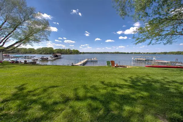 9048 Lake Park Dr, Randall, WI 53128