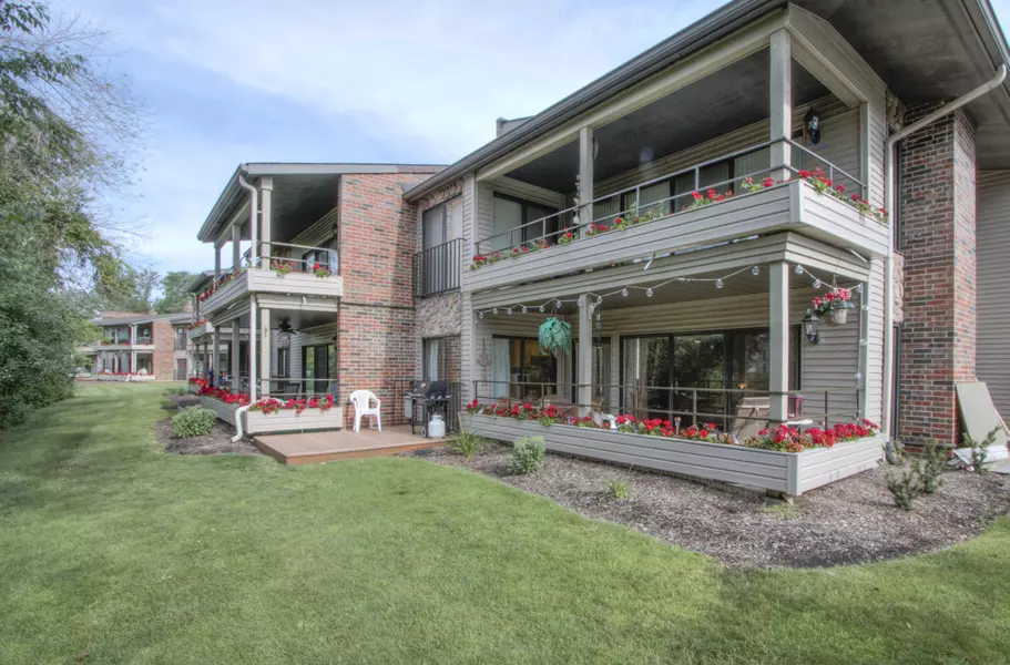 253 Fontana Blvd Unit 16A, Fontana, WI 53125