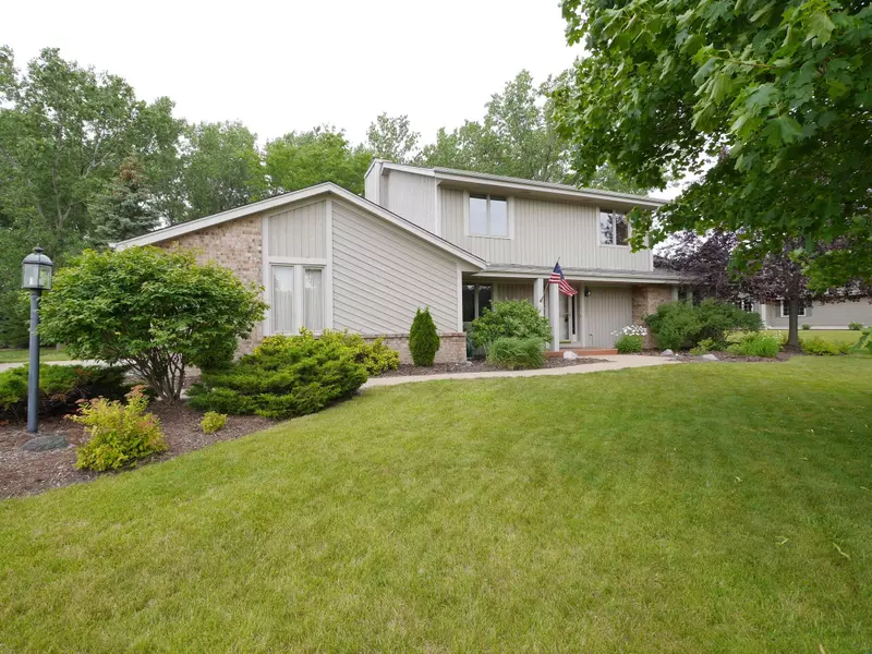 16480 Deer Creek Pkwy, Brookfield, WI 53005