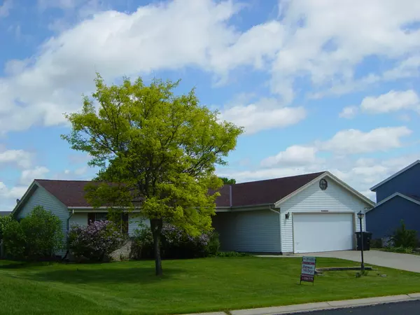 W142N4988 Golden Fields Dr, Menomonee Falls, WI 53051