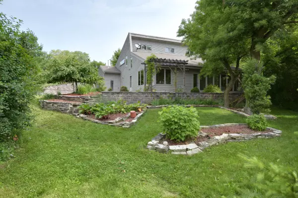6989 Sconfinato Dr, Erin, WI 53027