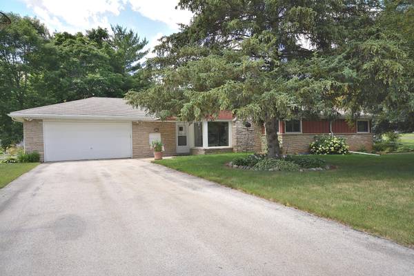 1735 Lone Oak Ln, Brookfield, WI 53045