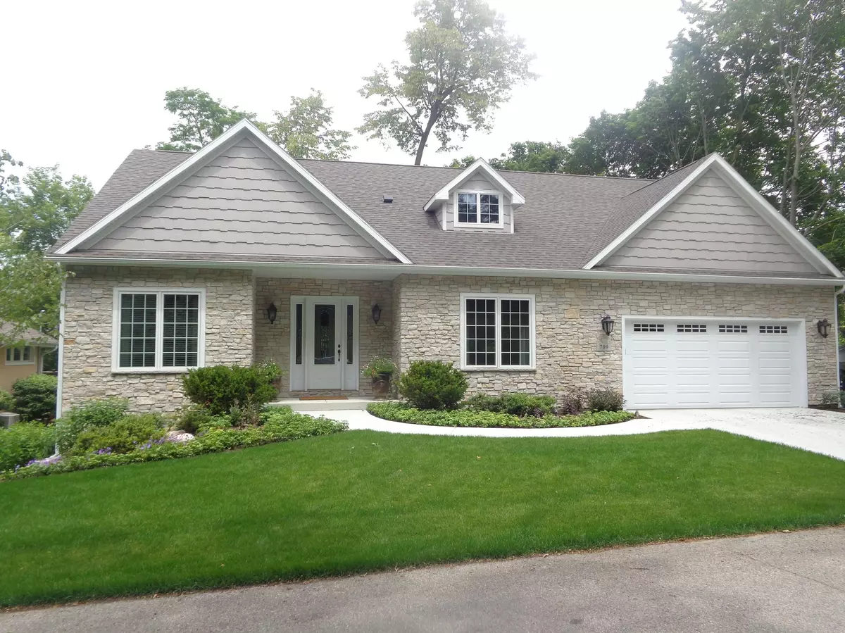 Lake Geneva, WI 53147,709 Pinetree Ln