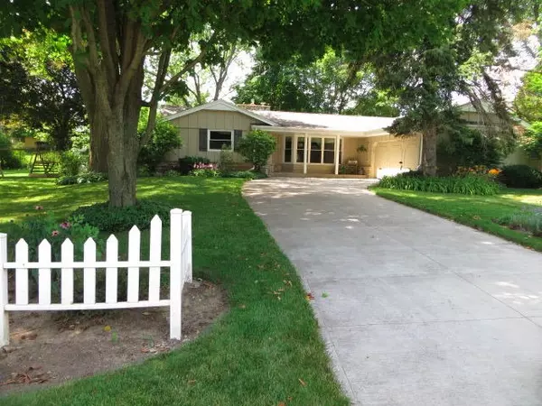 1455 Longwood Ave, Elm Grove, WI 53122