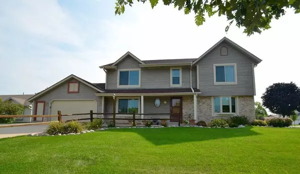 10630 S Peggy Dr, Oak Creek, WI 53154