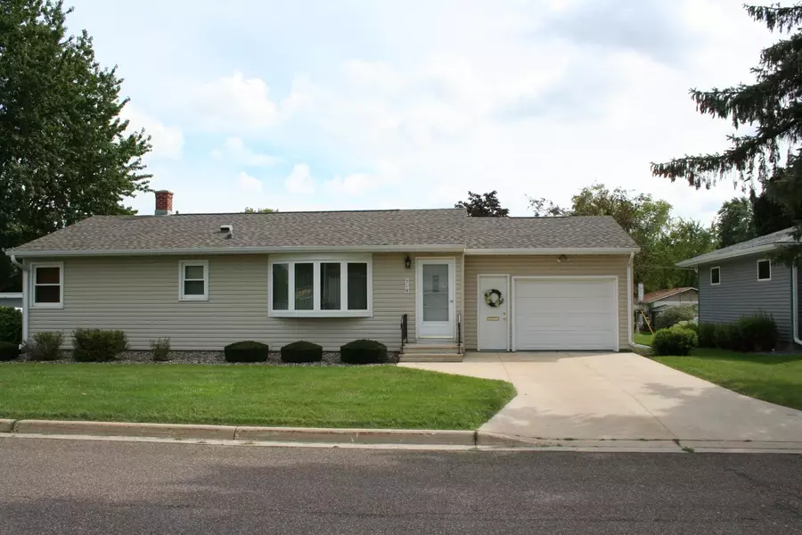 514 E GRANT ST, Caledonia, MN 55921