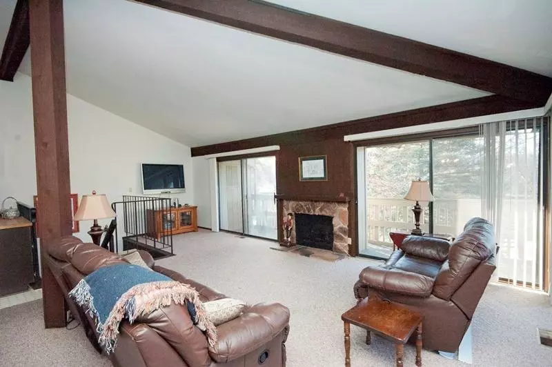 603 Knollwood Cir Unit 603A, Fontana, WI 53125