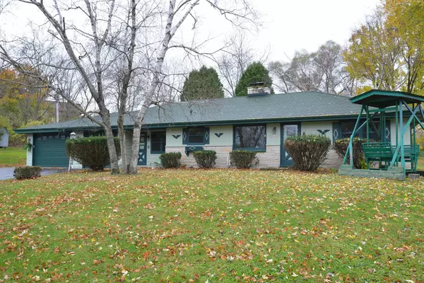 N21W28101 Domecki Ct, Delafield, WI 53072