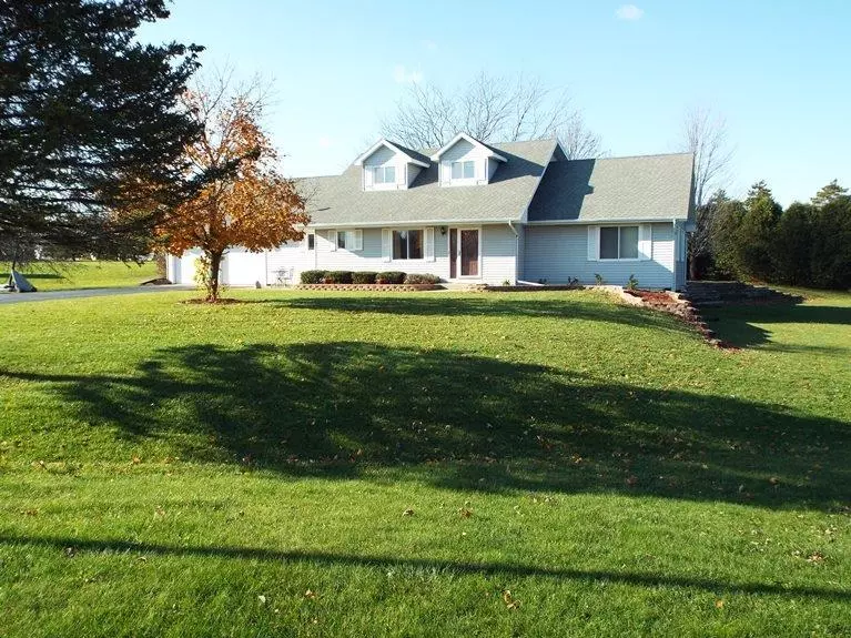 N6245 Tamarack Ct, Lafayette, WI 53121