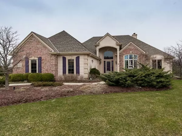 W171N5471 Autumn View Ln, Menomonee Falls, WI 53051