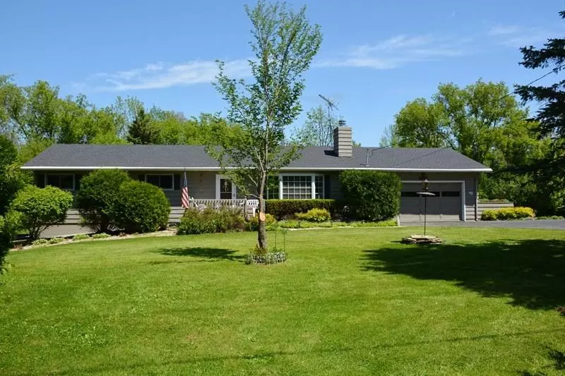 W5940 Brick Church Rd, Fontana, WI 53125