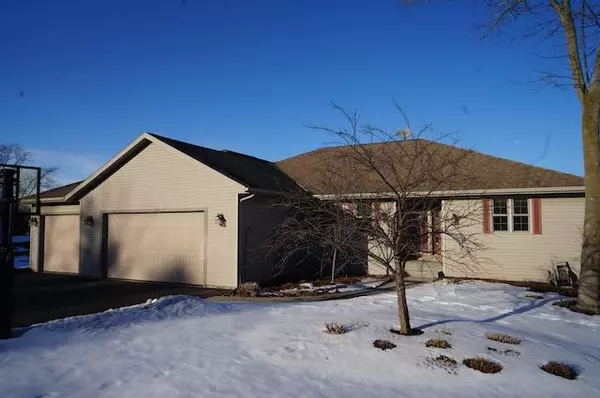 730 Hidden View Ct, Slinger, WI 53086