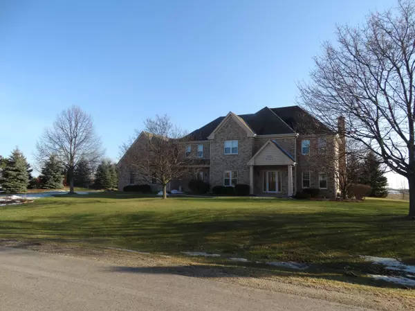 9021 W Daventry Rd, Mequon, WI 53097