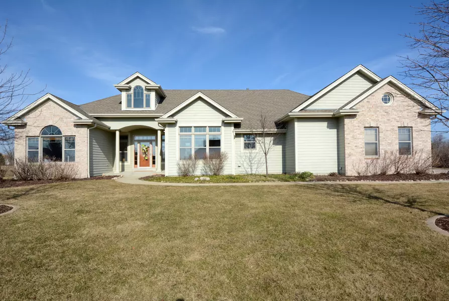 668 Wood Duck Ct, Richfield, WI 53017