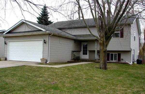 913 92nd Pl, Pleasant Prairie, WI 53158