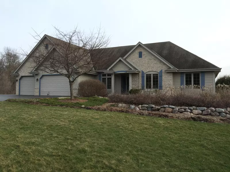 30827 Royal Hill Rd, Rochester, WI 53105